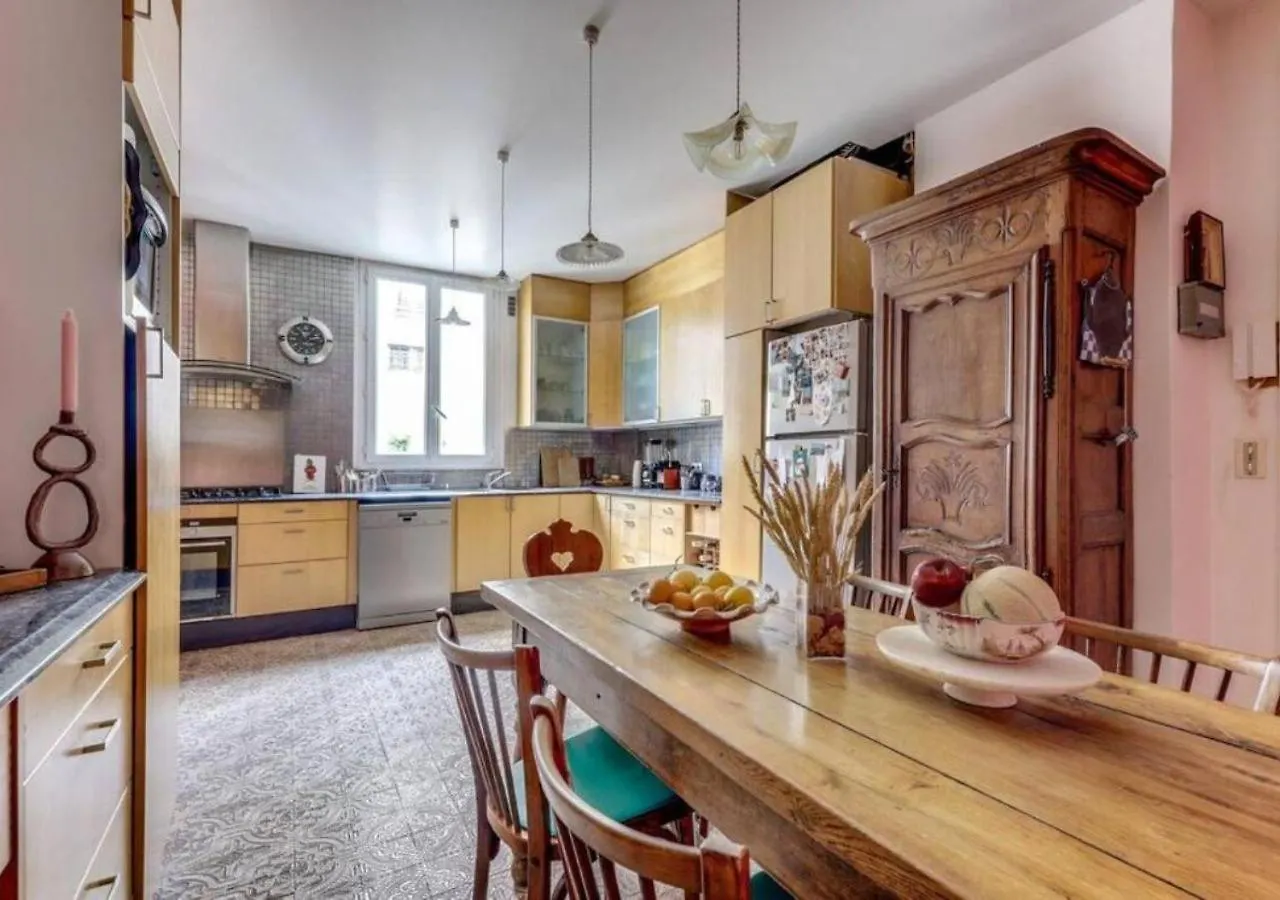 Le Dahlia - Charme Parisien - Champs-Elysees Apartment  Paris